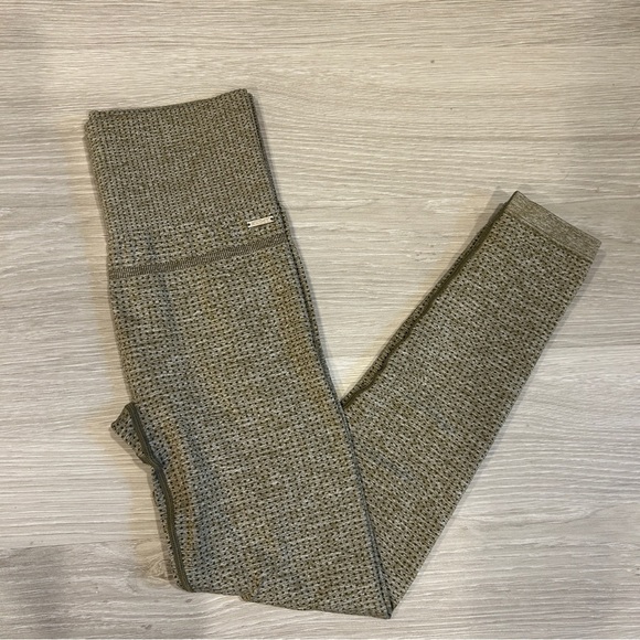 Echt Women’s Green Sensory Seamless Leggings - Small - Picture 2 of 8